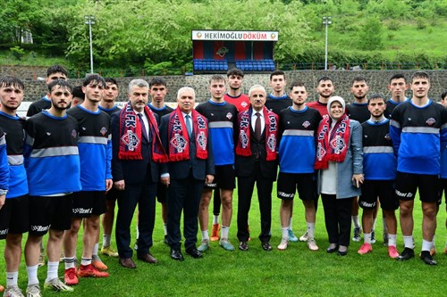 Ulaştırma ve Altyapı Bakanı Abdulkadir Uraloğlu ve Vali Aziz Yıldırım 1461 Trabzon Futbol Kulübünü Ziyaret Etti