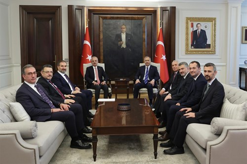 Ulaştırma ve Alt Yapı Bakanı Uraloğlu, Vali Aziz Yıldırım ve Beraberindekiler  İçişleri Bakanı Ali Yerli Kaya’yı Ziyaret Etti