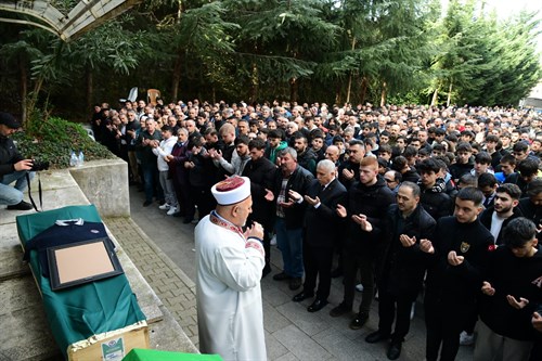 Vali Aziz Yıldırım, Trafik Kazasında Hayatını Kaybeden Lise Öğrencisi Murat Kazancı'nın Cenazesine Katıldı