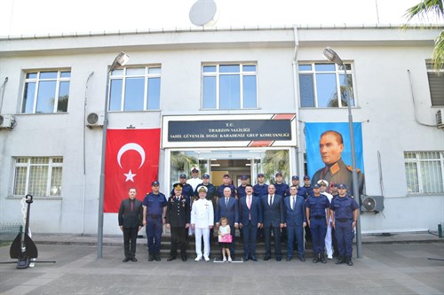 Trabzon Valisi  Yıldırım, Sahil Güvenlik Karadeniz Grup Komutanlığındaki Personelle Bayramlaştı