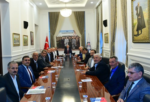 Vali Aziz Yıldırım İlimizdeki Bazı Mahallelerin Muhtarlarıyla Toplantı Gerçekleştirdi