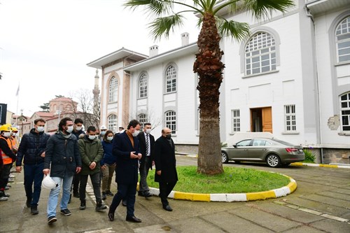 Valimiz İsmail Ustaoğlu, restorasyonu devam eden Ortahisar’daki Valilik Binası’nda incelemelerde bulundu.